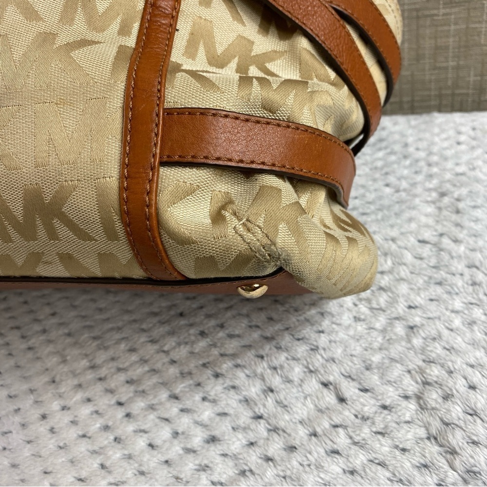 Michael Kors Large Gansevoort Tote‎ in Signature Monogram Beige Jacquard/Leather - Picture 8 of 16